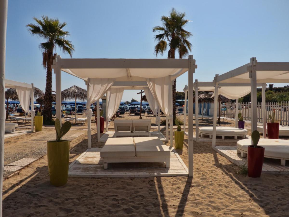 Futura Club Spiagge Bianche Hotel Fontane Bianche Exterior foto