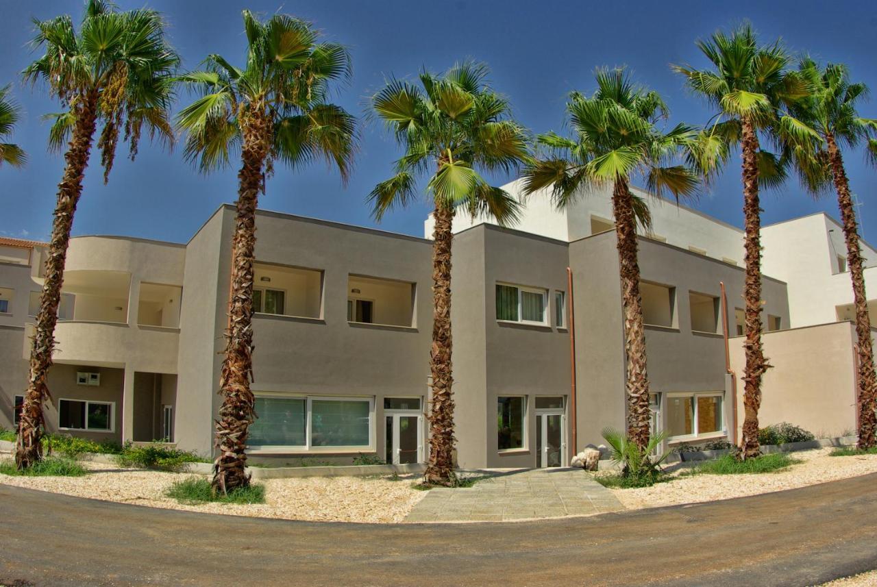 Futura Club Spiagge Bianche Hotel Fontane Bianche Exterior foto