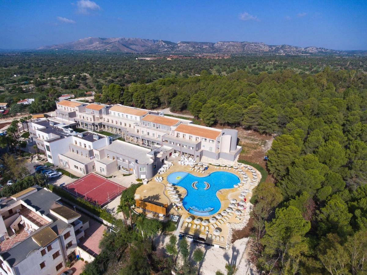 Futura Club Spiagge Bianche Hotel Fontane Bianche Exterior foto