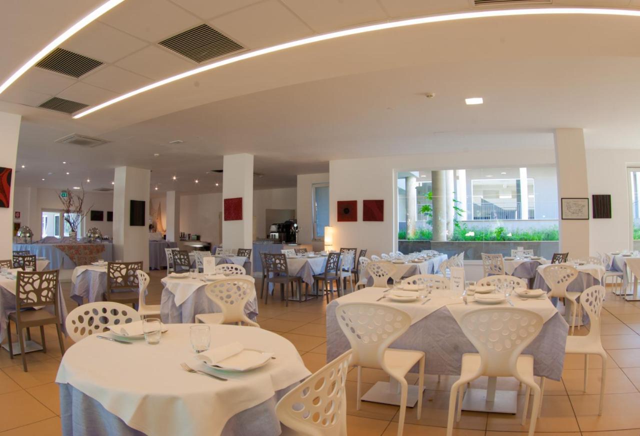 Futura Club Spiagge Bianche Hotel Fontane Bianche Exterior foto